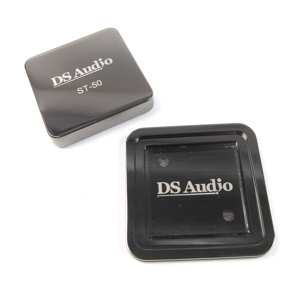 DS Audio: ST50 Phono Stylus Cleaner open