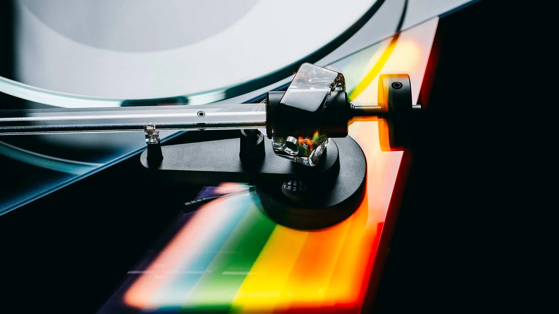 Pro-Ject: Dark Side Of The Moon Turntable - Limited Edition Pro-Ject: Dark Side Of The Moon Turntable - Limited Edition