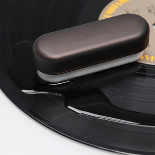 Oblitz: Puffsoft Fiber Record Brush