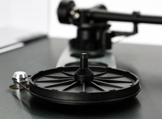 Rega: Planar 3 RS Turntable w/ ND5 Cartridge - Aluminum