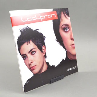 Audio-Technica: AT-6028 Record & Stylus Cleaning Tool + Cover Stand