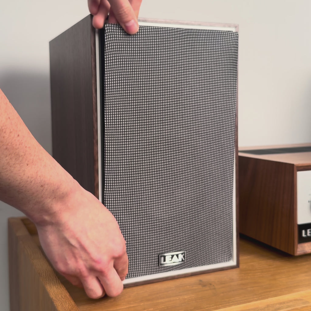 Leak: Sandwich 100 Bookshelf Speakers - Walnut / Pair