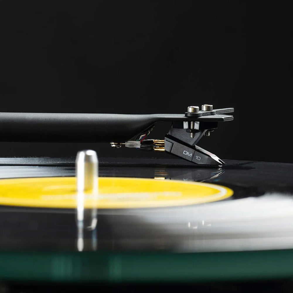 Pro-Ject Tourne-disque T1 Evo Phono - Avec Préampli Intégré, Cartouche Ortofon OM10 - Blanc Satiné