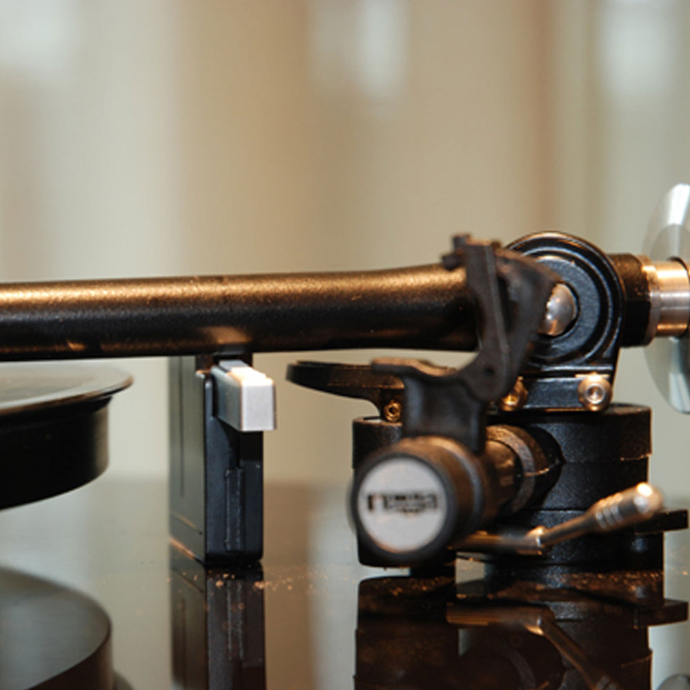 Q Up: Automatic Tonearm Lifter for Turntables