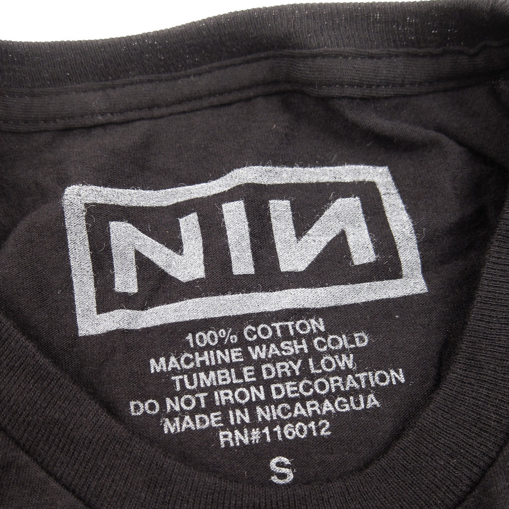 Nine Inch Nails: Grey Logo Shirt - Black