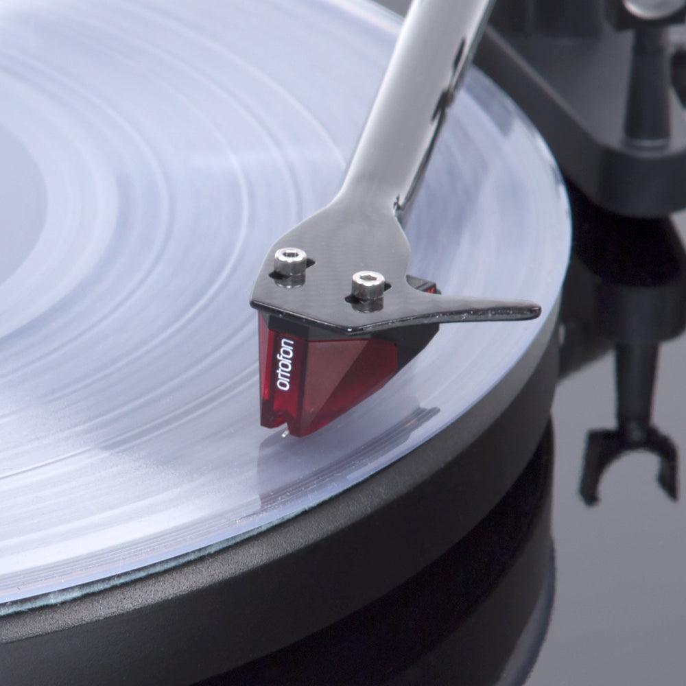 Pro-Ject: Debut Carbon DC Turntable - Gloss Black cart