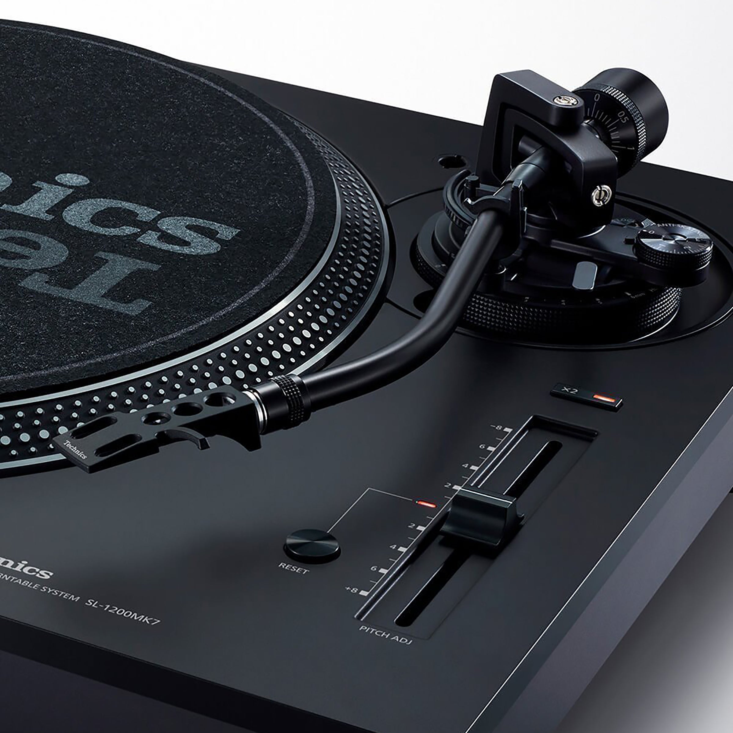 Technics: SL-1200MK7 Turntable Black – - Main Image
